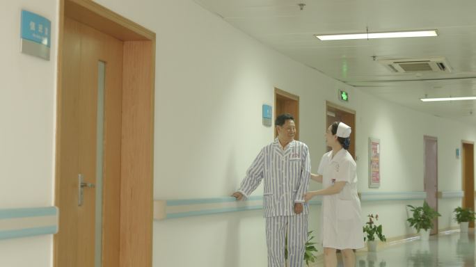 医院护士关爱老人康复训练陪护【组镜】