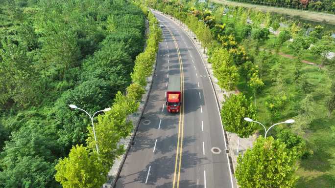 4k航拍行驶在城市道路的货车