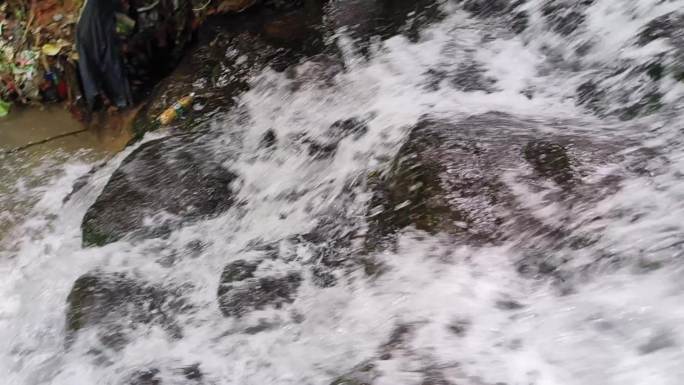 流水潺潺 瀑布水流 山泉水大自然自然风景