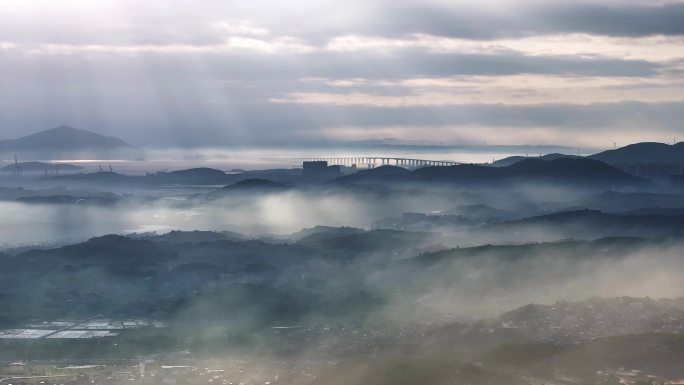 城市云海山水墨画（福州平潭）