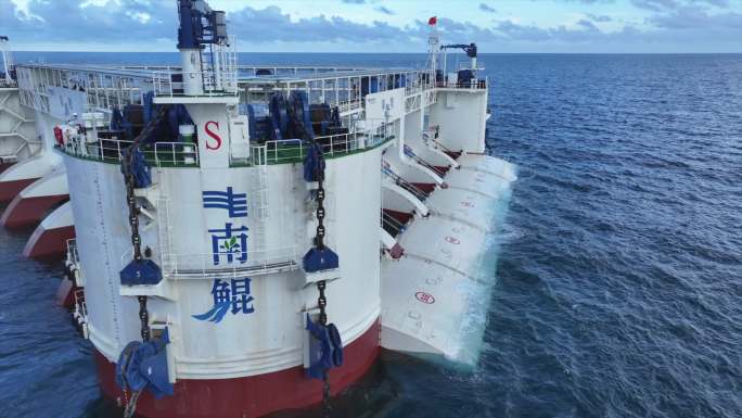 南鲲号波浪能发电海上平台装置