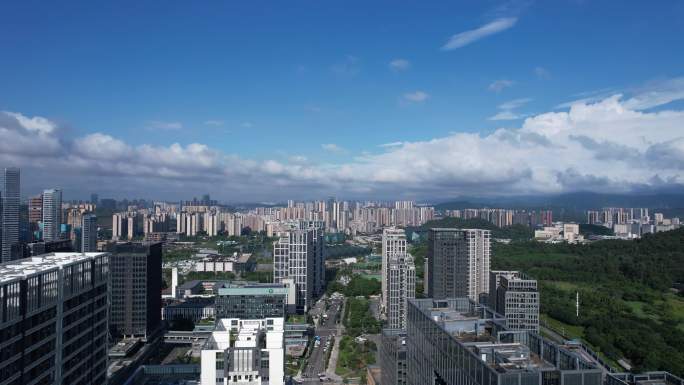 晴天白云深圳龙岗高楼东部公交大厦