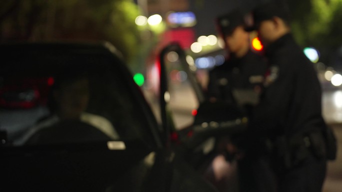 情景模拟 酒驾被抓 打电话找关系