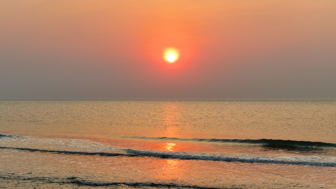 【精选】金色海面上的日出 海边日出浪花
