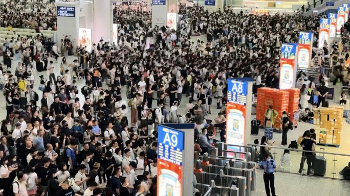 春运高铁站返乡站台火车站旅途进站回家过年