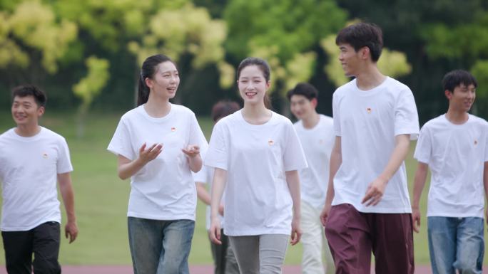 阔步向前青春青年奋进青年未来希望在路上