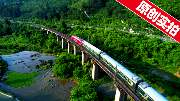 绿皮火车高铁货运列车货运集装箱