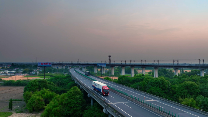 物流车  快递车 高速路货车