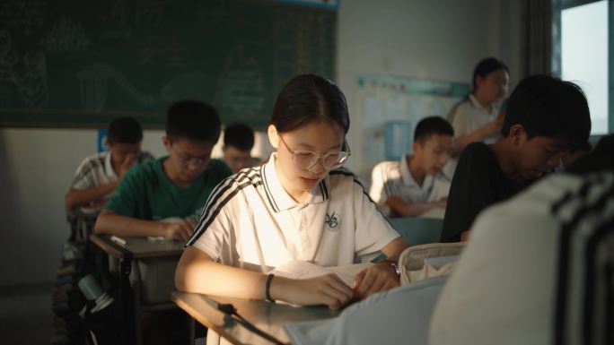 学生晨读 中考 考试 高考  努力 读书