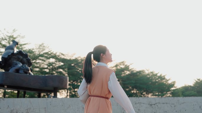 女性