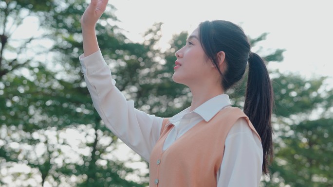 阳光自信女孩