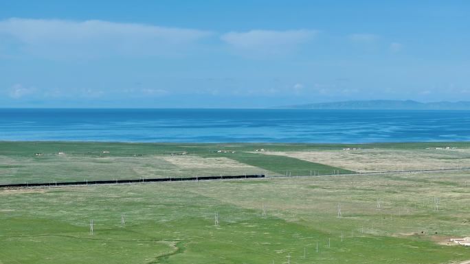 青藏铁路航拍 青海湖火车远景航拍