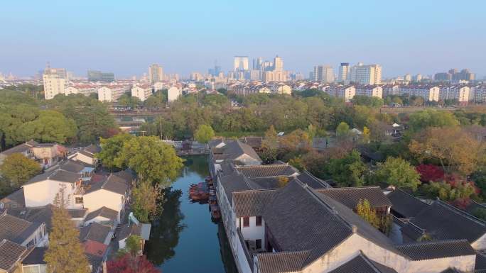 苏州姑苏秋天古典园林耦园城市自然风景航拍