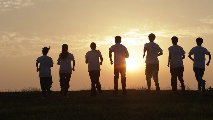 夕阳奔跑青年正能量奋进追梦梦想前行向上