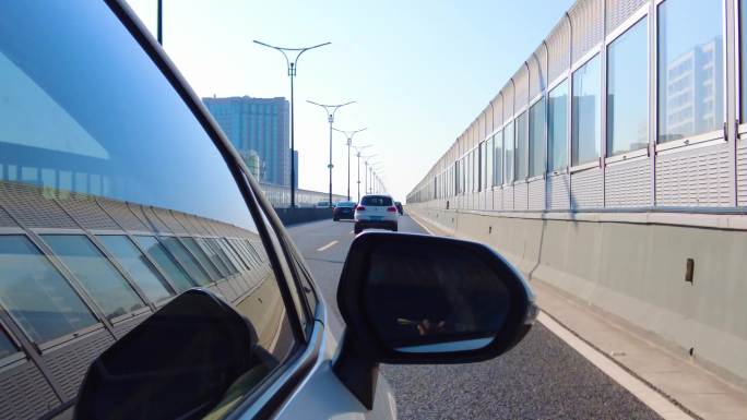 城市汽车开车第一视角后视镜风景视频素材9