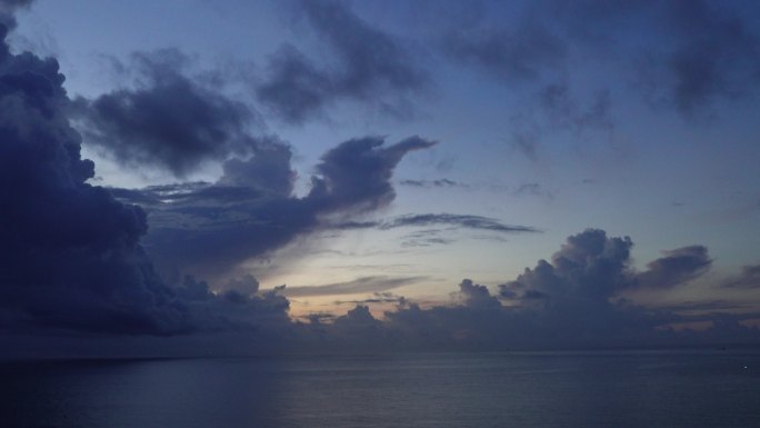 海面日出云彩