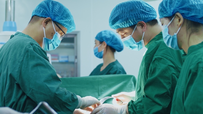 医院手术室手术台抢救病人