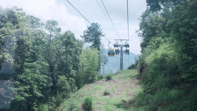 4k美女体验登山缆车过山车