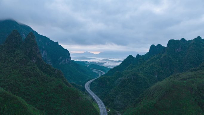 广西贵港平南北帝山清晨高速公路山景
