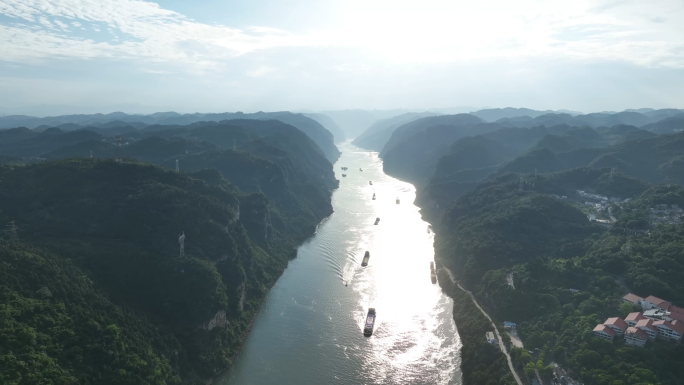 峡江风光长江三峡西陵峡长江航运货轮货运