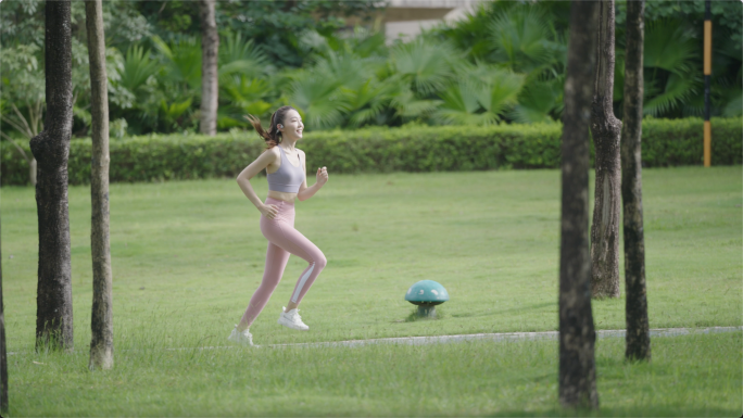 4K 女子园林小区晨跑