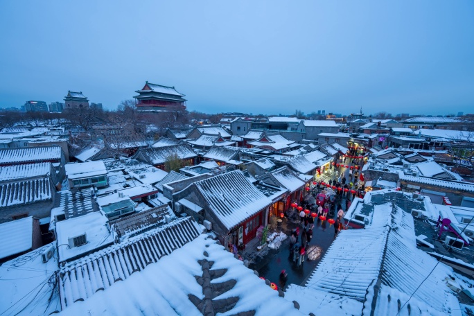 北京钟鼓楼同框雪后烟袋斜街日转夜烟火气