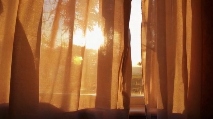 唯美镜头风吹动窗户里的窗帘 (6)