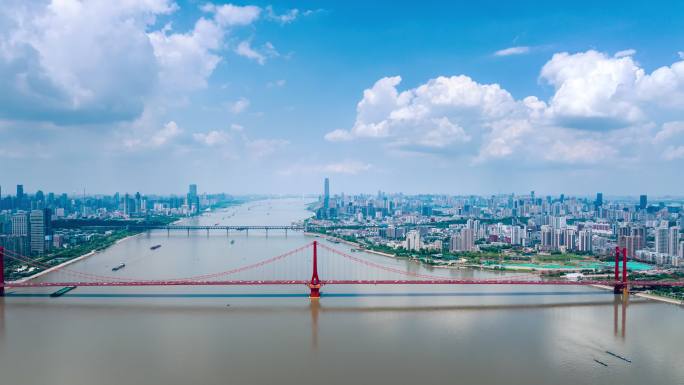 4K武汉鹦鹉洲长江大桥蓝天白云航拍延时