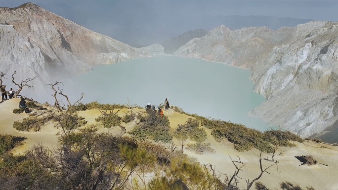 印尼ijin火山蓝火 伊真火山航拍