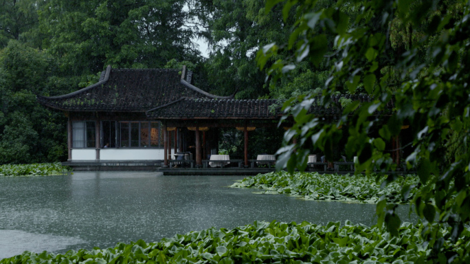 杭州西湖雨天烟雨江南