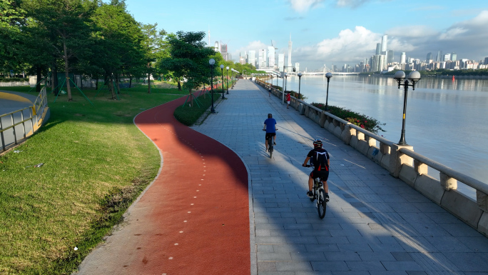 航拍广州琶洲岛珠江沿岸的日出清晨