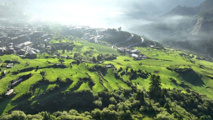 航拍扎尕那村庄晨光晨雾