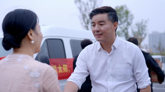 男子做公益慈善事业备受好评