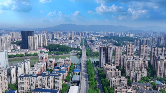 蓝天白云下浏阳市航拍
