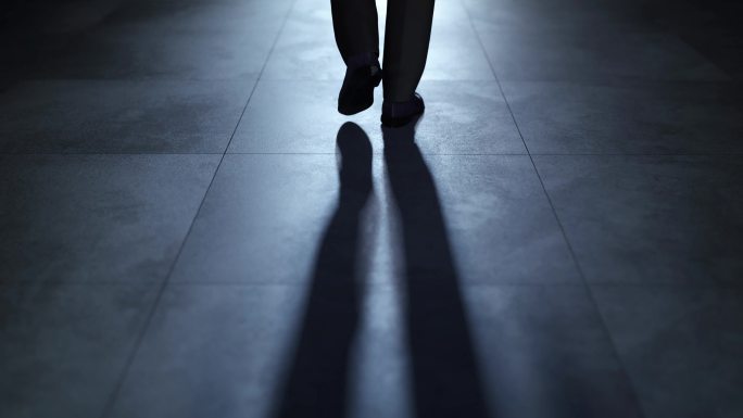 走向未来 打开大门 脚步 背影 成功结尾