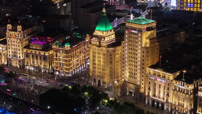 上海外滩国际建筑展美丽夜景鸟瞰图。