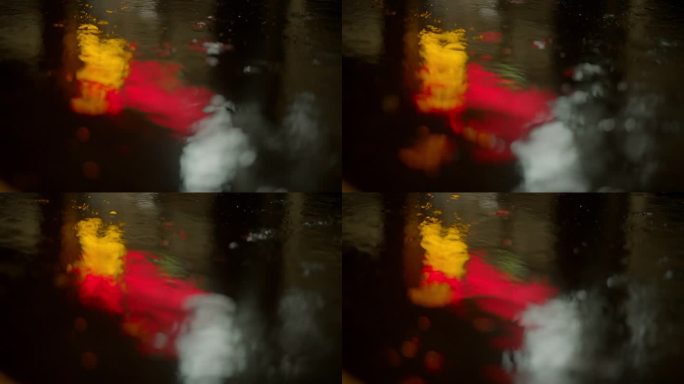 雨夜中的雨滴落在慢动作降雨中