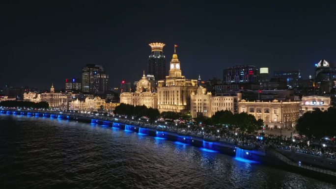 上海外滩国际建筑展美丽夜景鸟瞰图。