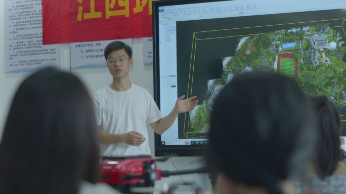 学校无人机培训课全神贯注【组镜】