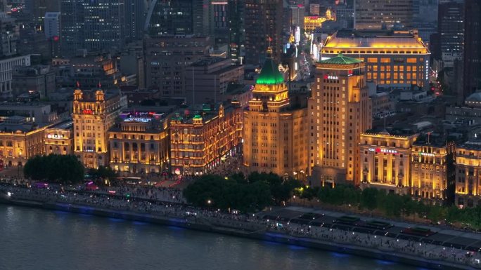 上海外滩国际建筑展美丽夜景鸟瞰图。
