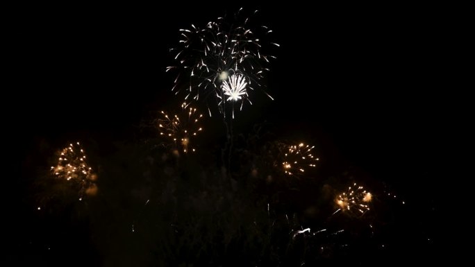 真正的烟花表演庆典，多彩的新年烟花