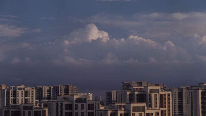 4K暴雨前夕延时云朵积雨云雨过天晴城市
