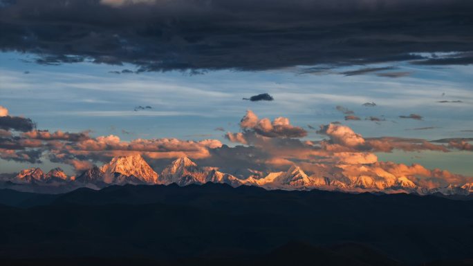 日照金山延时，风景，雪上，贡嘎