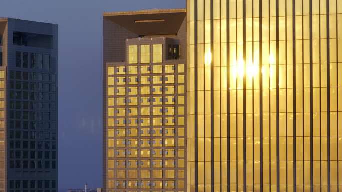 写字楼金色反光建筑物反光
