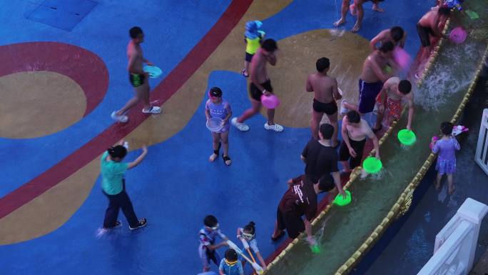 泼水节打水仗傣族风情水上乐园