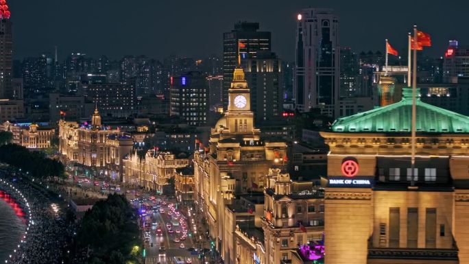 上海外滩国际建筑展美丽夜景鸟瞰图。