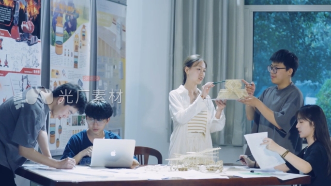 大学生科技创新创业团队做设计