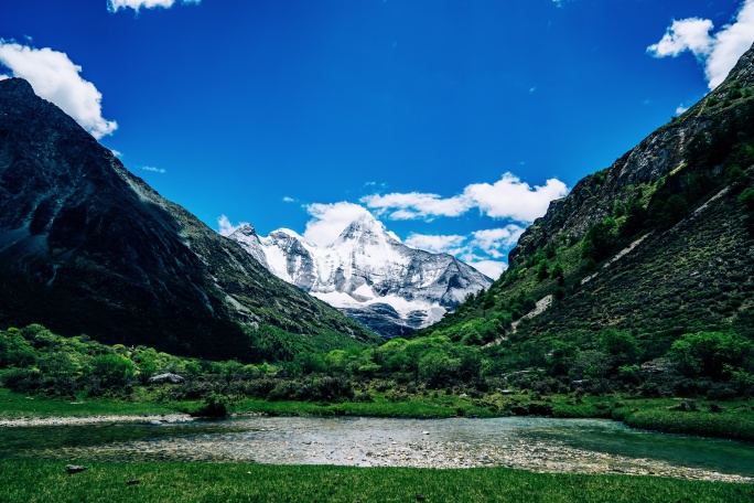 稻城亚丁洛绒牛场央迈勇神山延时6K