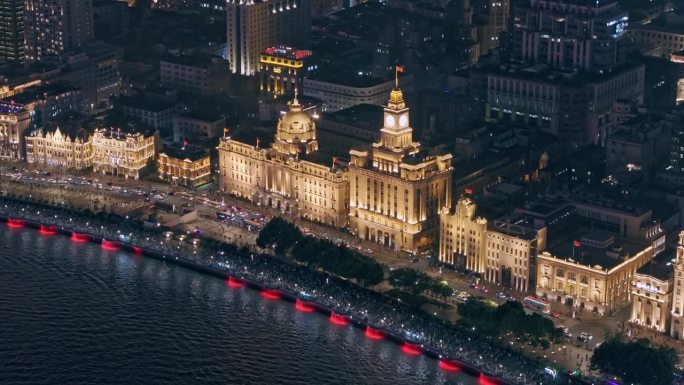 上海外滩国际建筑展美丽夜景鸟瞰图。