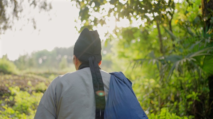 古人背着行囊走路被贬进京赶考